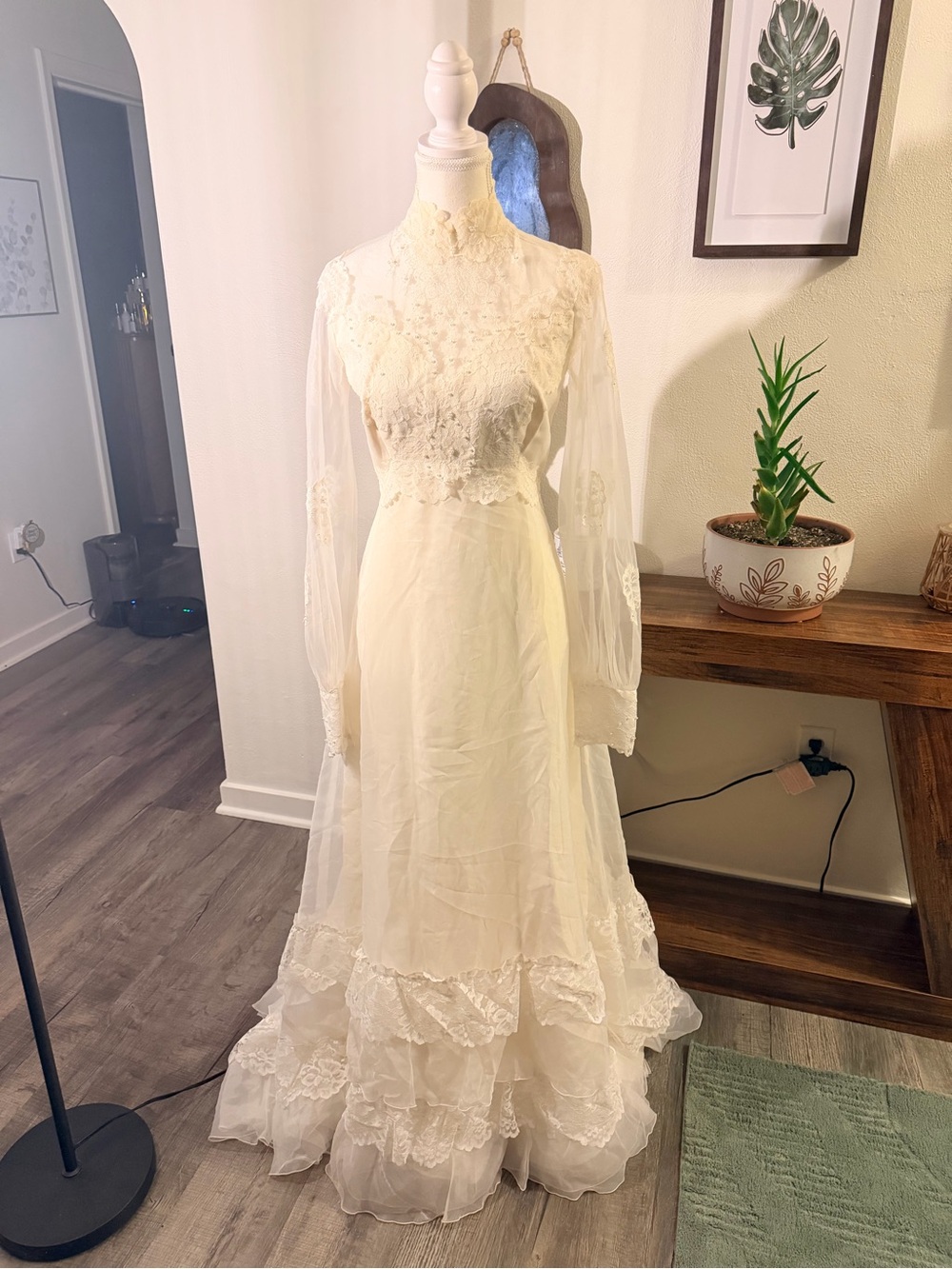 Ivory Lace Wedding Dress Long Sleeve High Neck Tiered Ruffle Bridal Gown Size 10